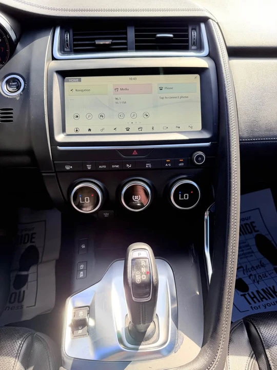 2019 Jaguar F-Pace - Image 8 of 15