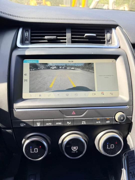2019 Jaguar F-Pace - Image 14 of 15