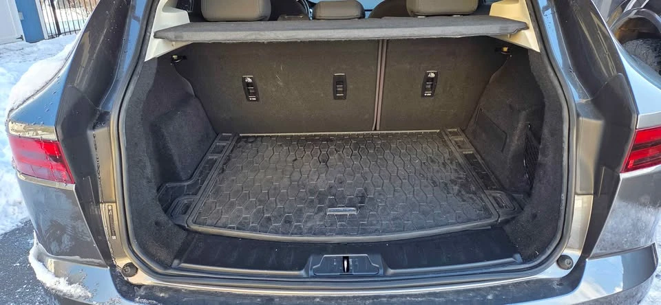 2019 Jaguar E-Pace - Image 5 of 10