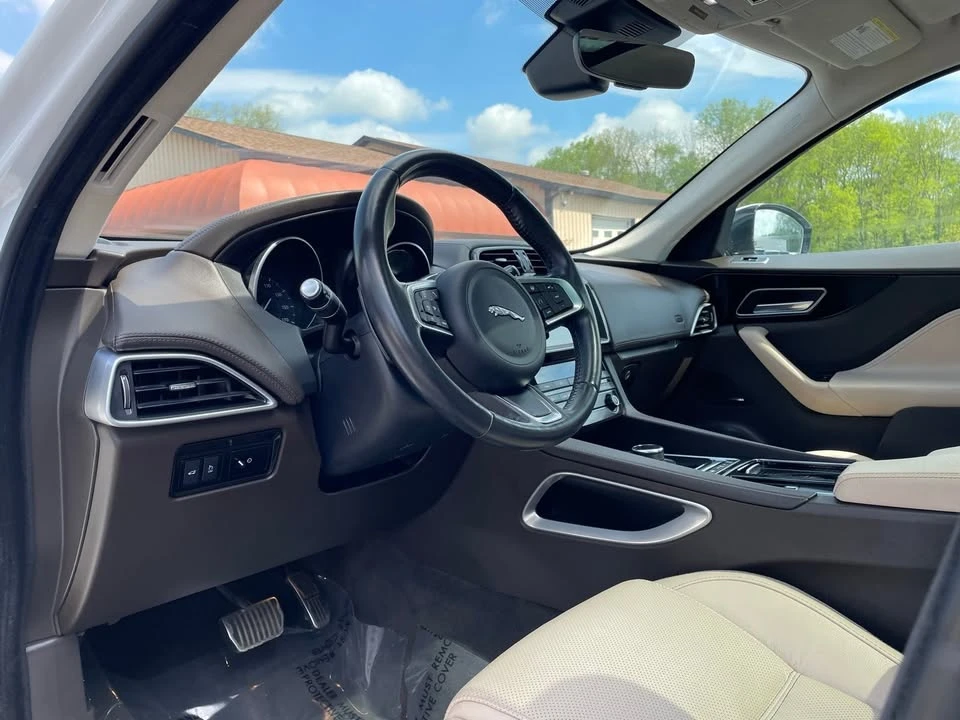 2019 Jaguar F-Pace - Image 15 of 19