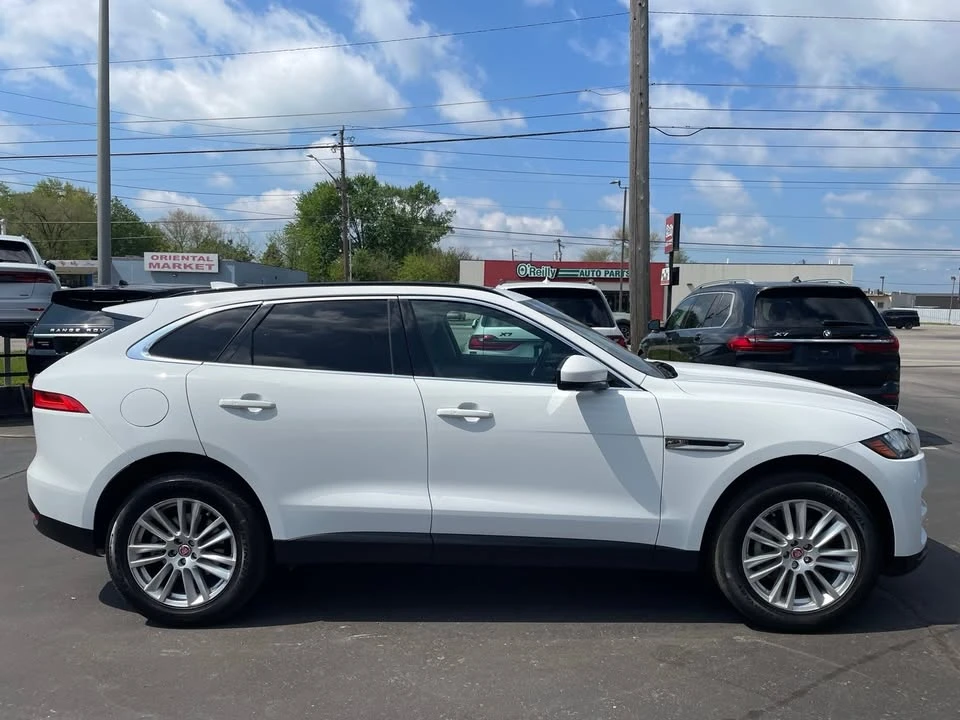 2019 Jaguar F-Pace - Image 9 of 19