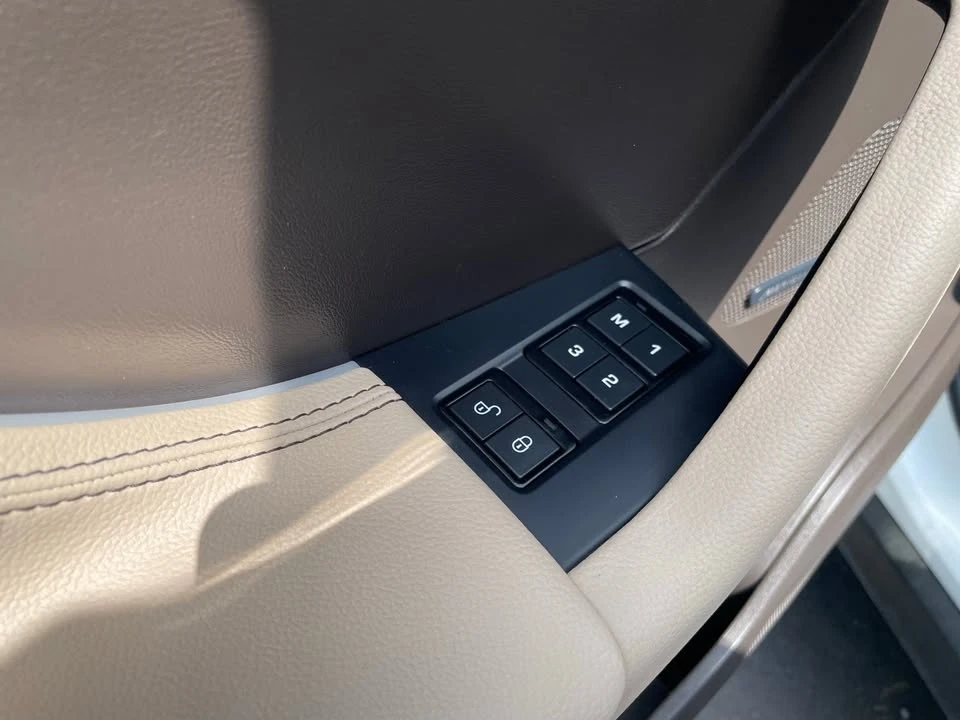 2019 Jaguar F-Pace - Image 17 of 19