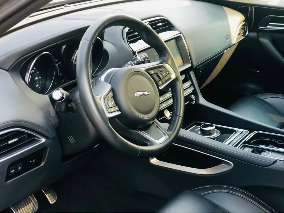 2019 Jaguar F-Pace - Image 11 of 14