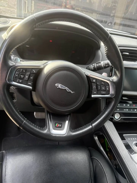 2019 Jaguar F-Pace - Image 7 of 10