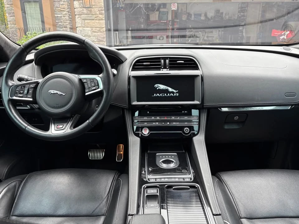 2019 Jaguar F-Pace - Image 10 of 10