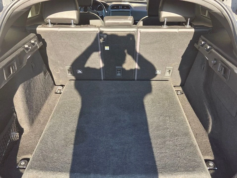 2019 Jaguar F-Pace - Image 11 of 13