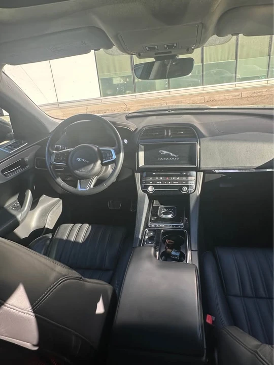 2019 Jaguar F-Pace - Image 3 of 4