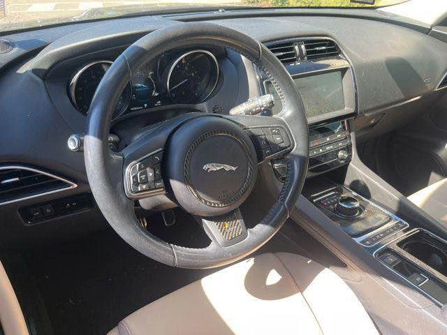 2019 Jaguar F-Pace - Image 4 of 10