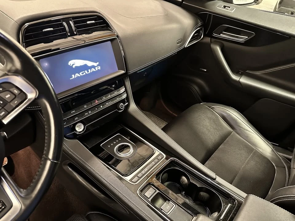 2019 Jaguar F-Pace - Image 11 of 20