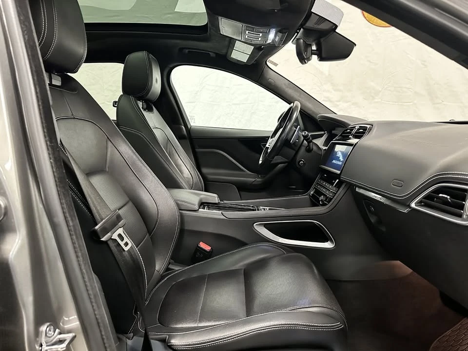 2019 Jaguar F-Pace - Image 17 of 20