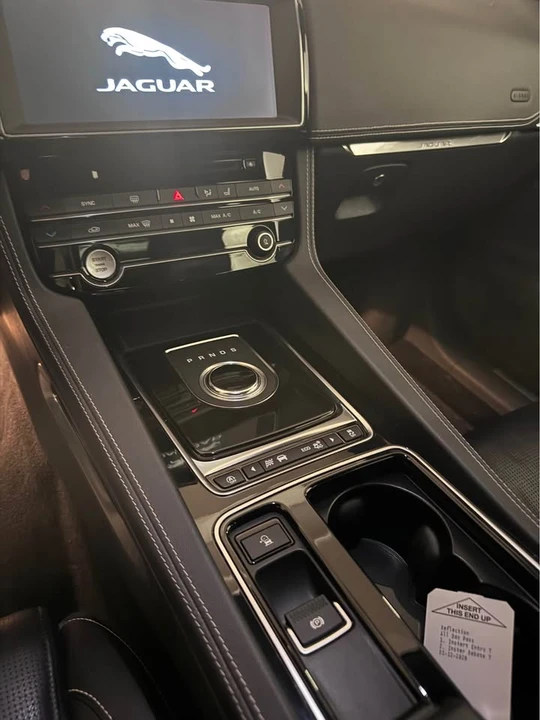 2019 Jaguar F-Pace - Image 17 of 20
