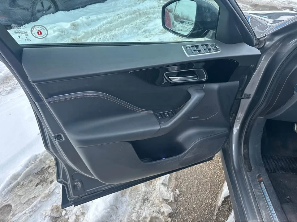 2019 Jaguar F-Pace - Image 8 of 13