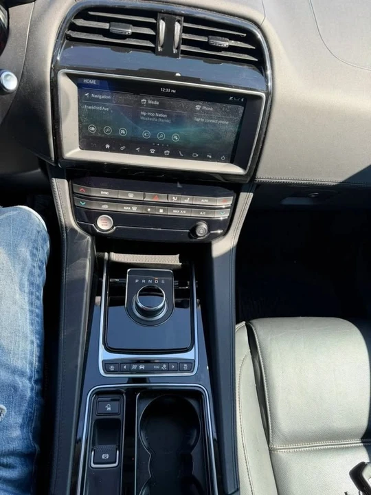 2019 Jaguar F-Pace - Image 11 of 16