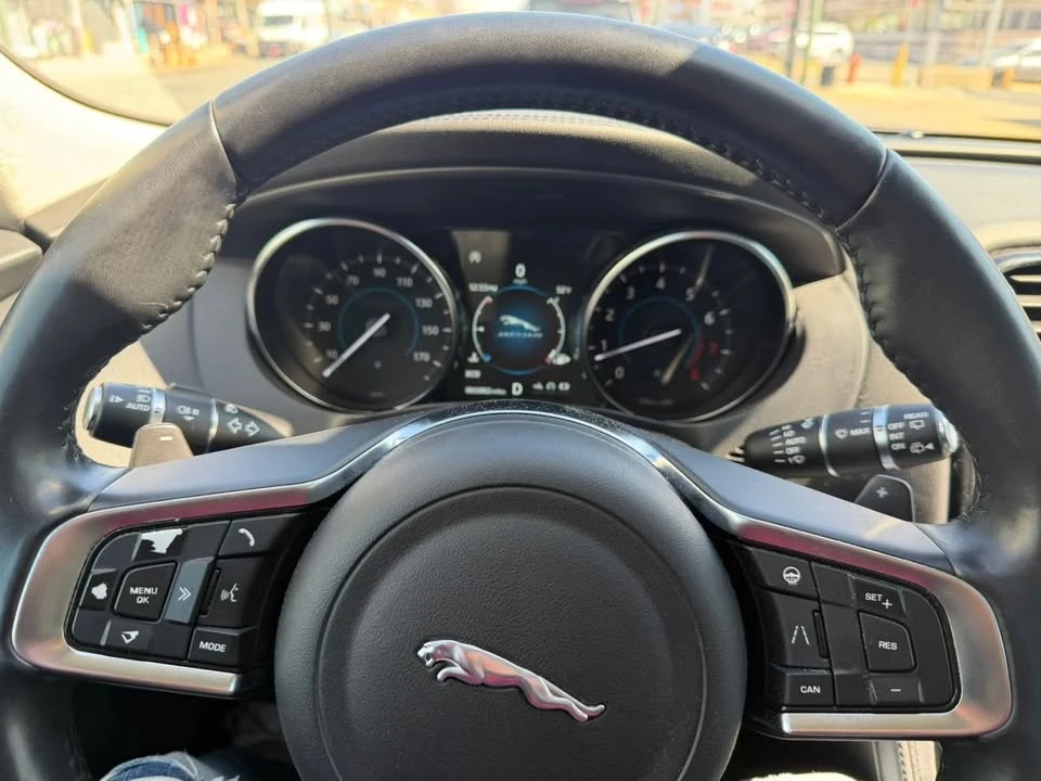 2019 Jaguar F-Pace - Image 9 of 16