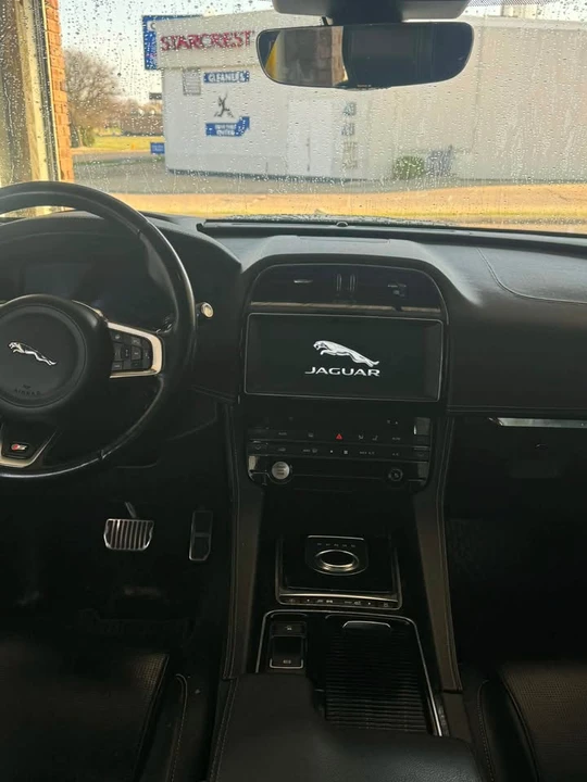 2019 Jaguar F-Pace - Image 10 of 20