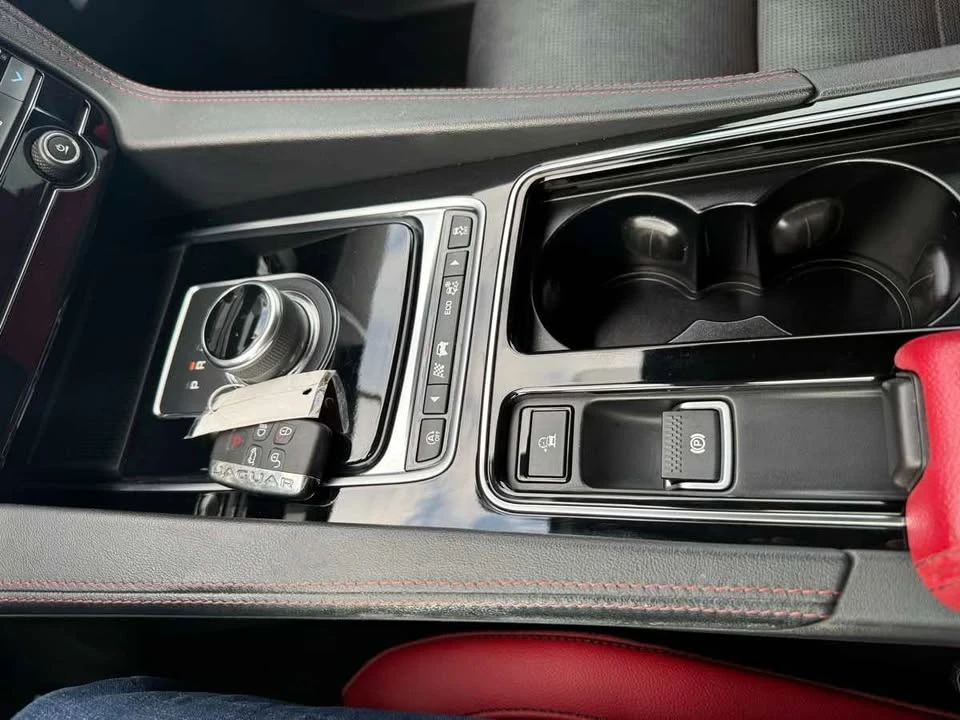 2019 Jaguar F-Pace - Image 18 of 20