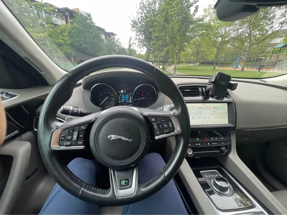 2019 Jaguar F-Pace - Image 5 of 20