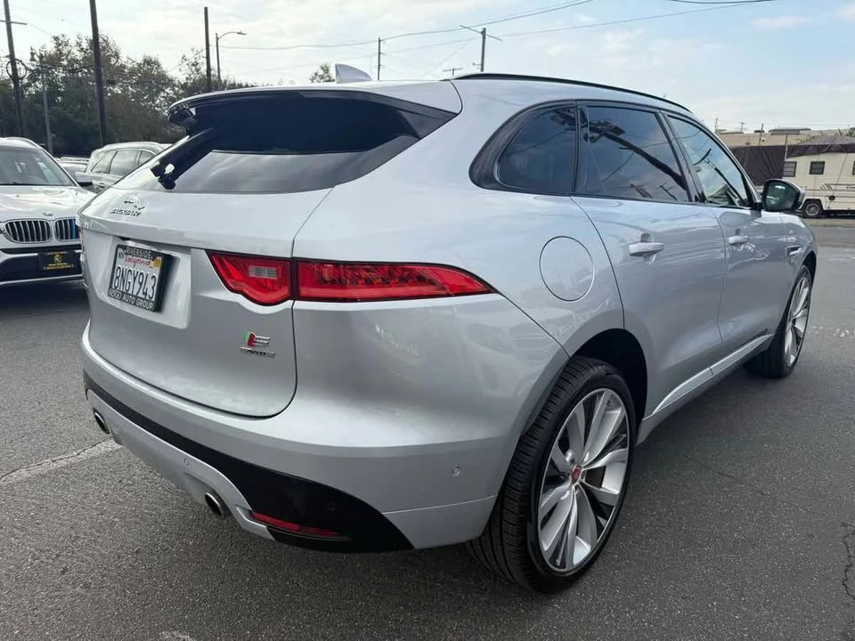 2019 Jaguar F-Pace - Image 7 of 20