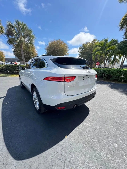 2019 Jaguar F-Pace - Image 4 of 14