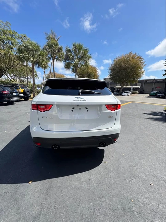 2019 Jaguar F-Pace - Image 5 of 14