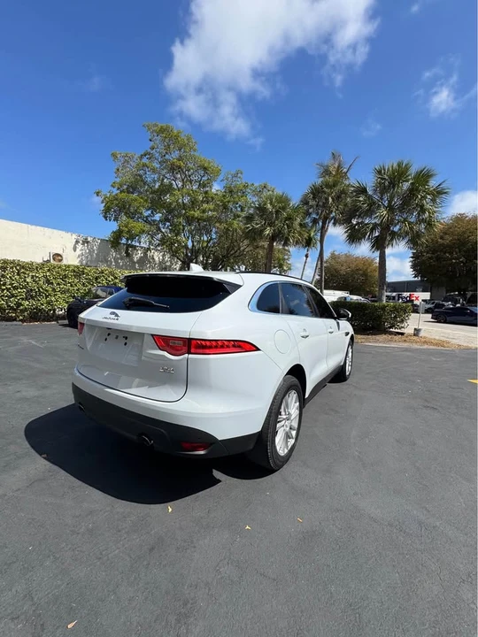 2019 Jaguar F-Pace - Image 7 of 14