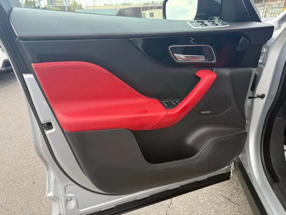 2019 Jaguar F-Pace - Image 9 of 20