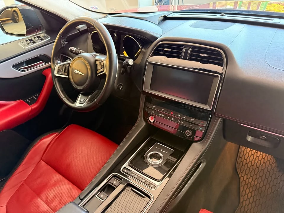 2019 Jaguar F-Pace - Image 15 of 20