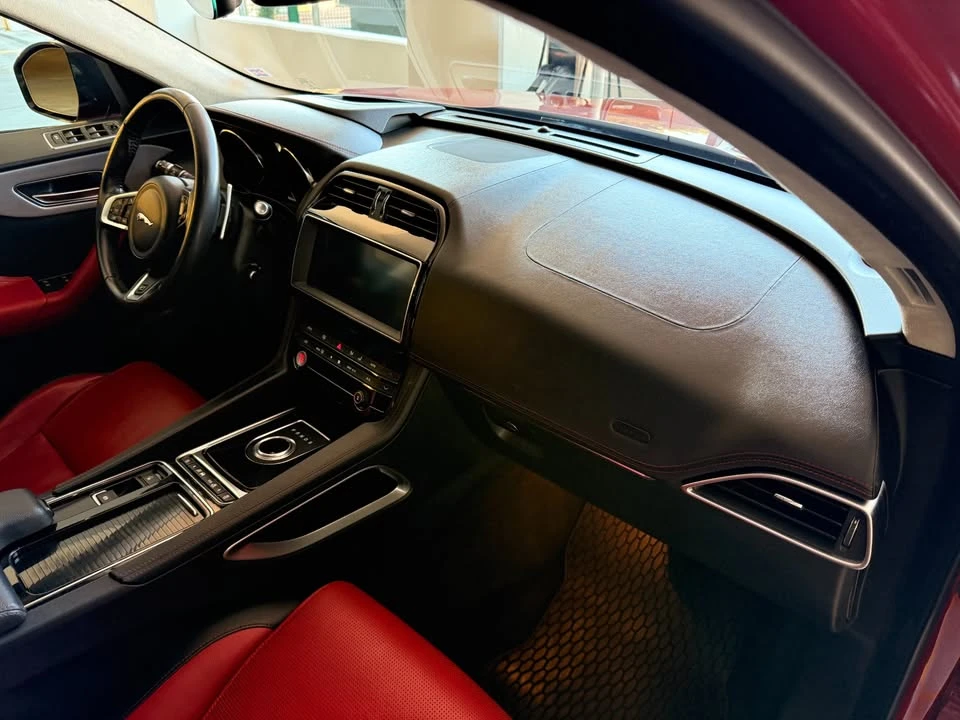 2019 Jaguar F-Pace - Image 13 of 20