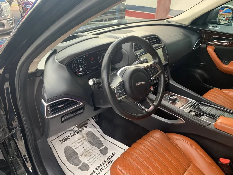 2019 Jaguar F-Pace - Image 17 of 20