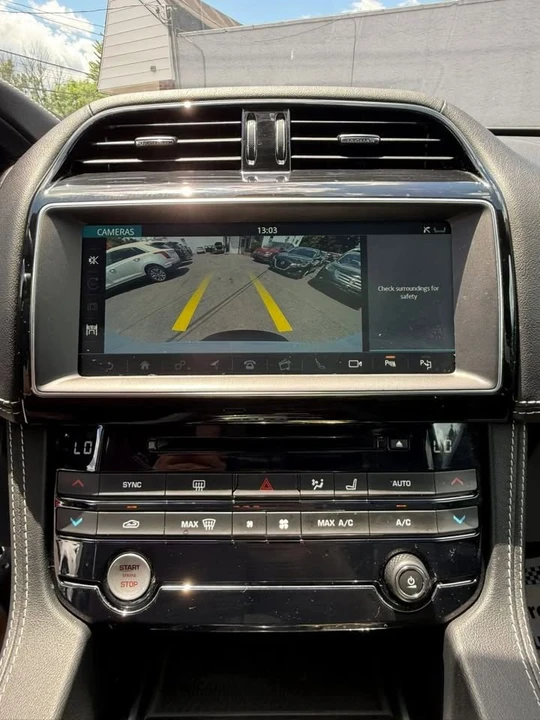 2019 Jaguar F-Pace - Image 9 of 19