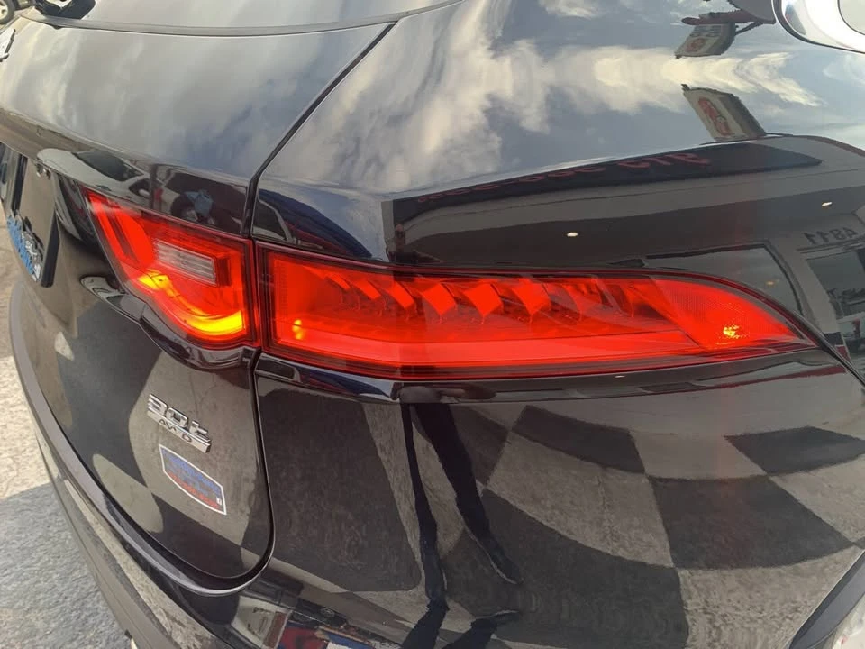 2019 Jaguar F-Pace - Image 11 of 20