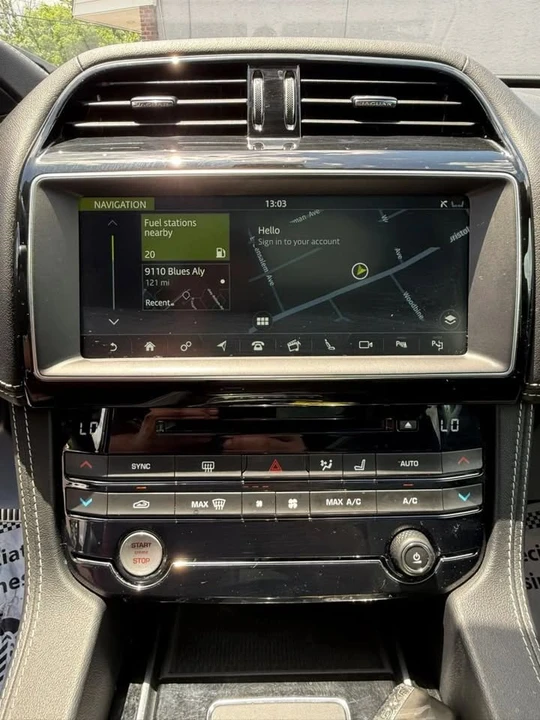 2019 Jaguar F-Pace - Image 10 of 19