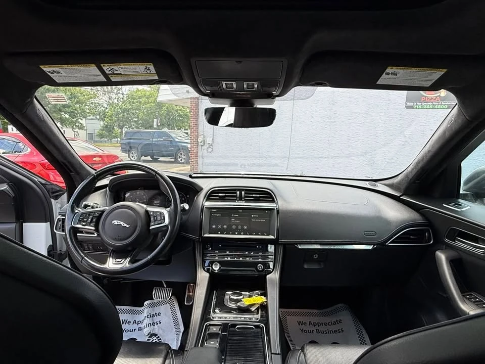 2019 Jaguar F-Pace - Image 18 of 19