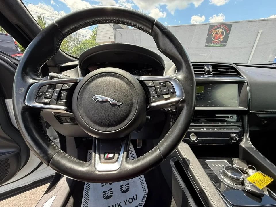 2019 Jaguar F-Pace - Image 11 of 19