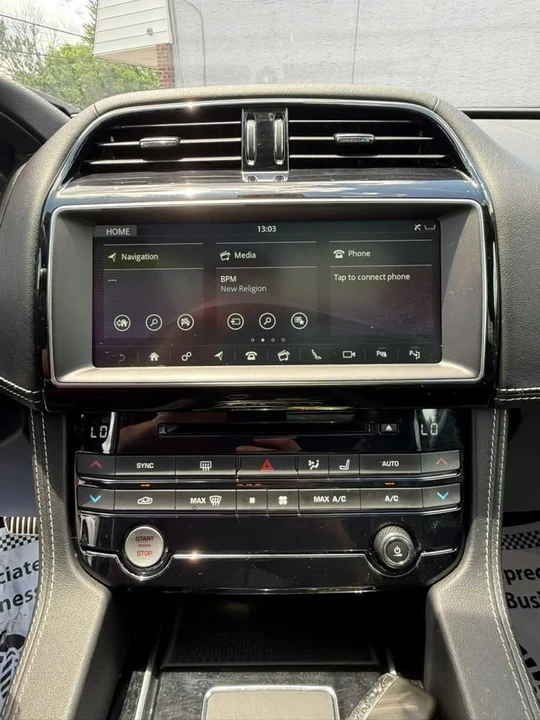 2019 Jaguar F-Pace - Image 7 of 19