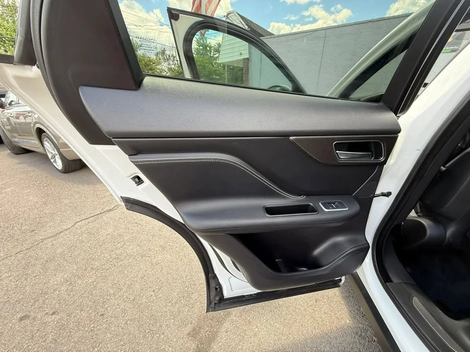 2019 Jaguar F-Pace - Image 14 of 19