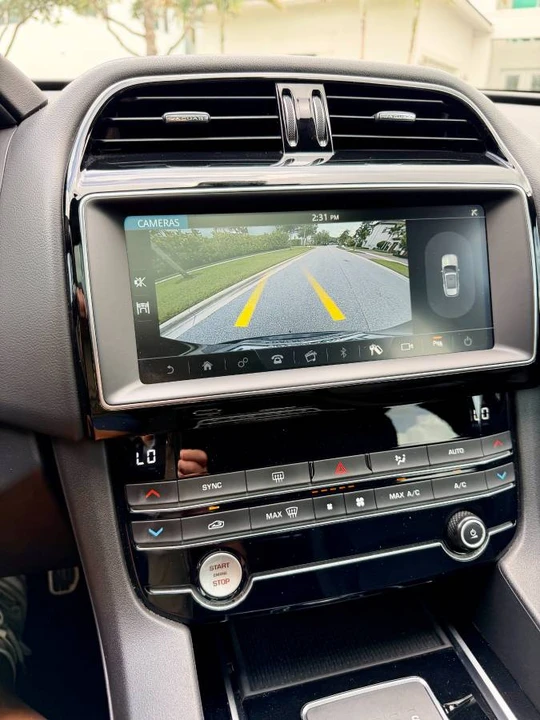 2019 Jaguar F-Pace - Image 5 of 8