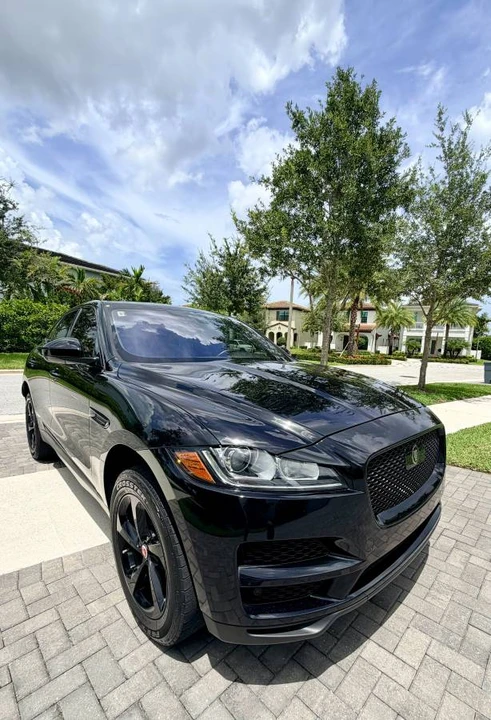 2019 Jaguar F-Pace - Image 2 of 8