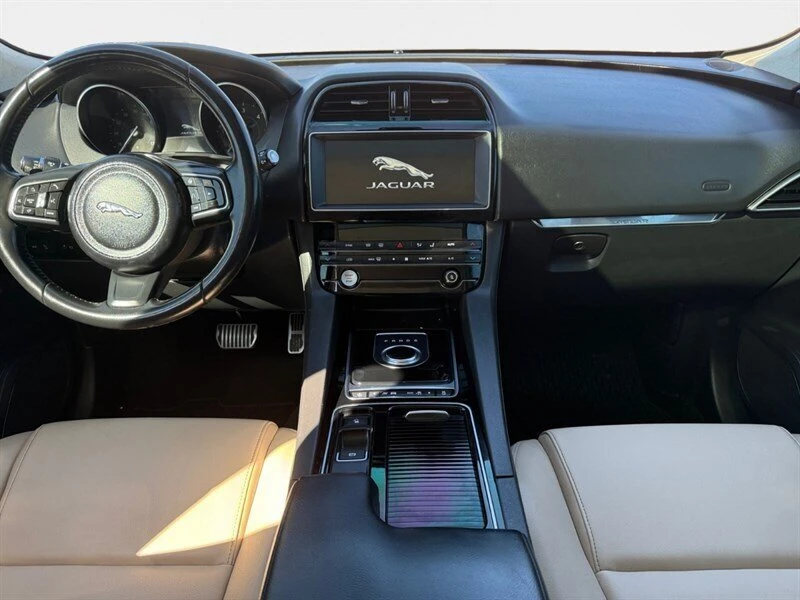 2019 Jaguar F-Pace - Image 10 of 15