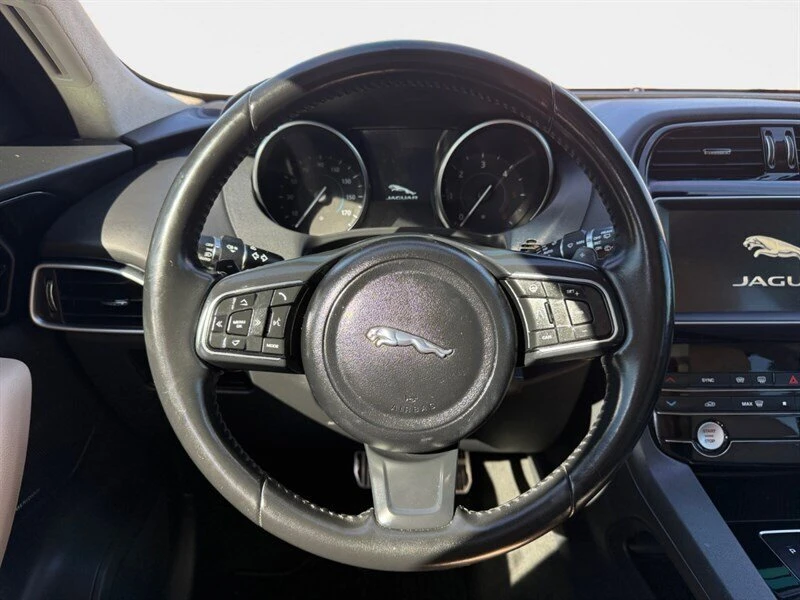 2019 Jaguar F-Pace - Image 12 of 15