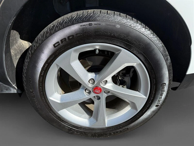 2019 Jaguar F-Pace - Image 14 of 15