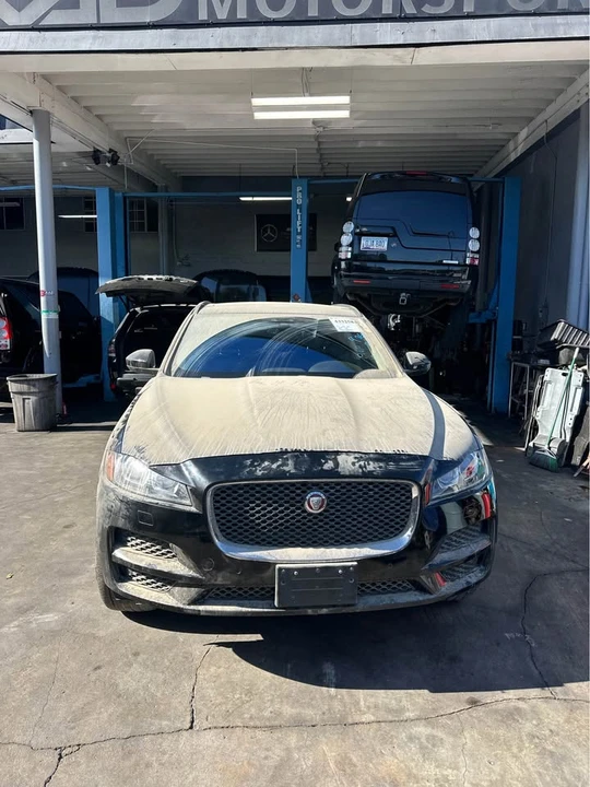 2019 Jaguar F-Pace - Image 2 of 8