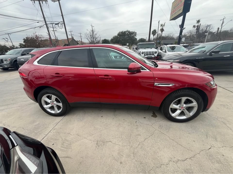 2019 Jaguar F-Pace - Image 5 of 17