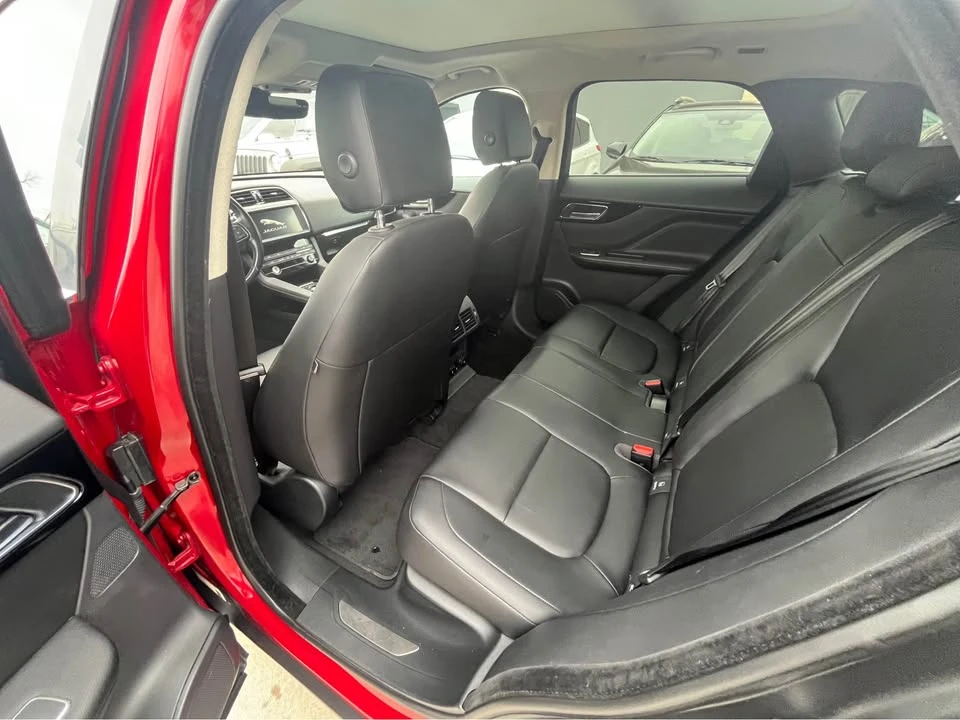 2019 Jaguar F-Pace - Image 15 of 17