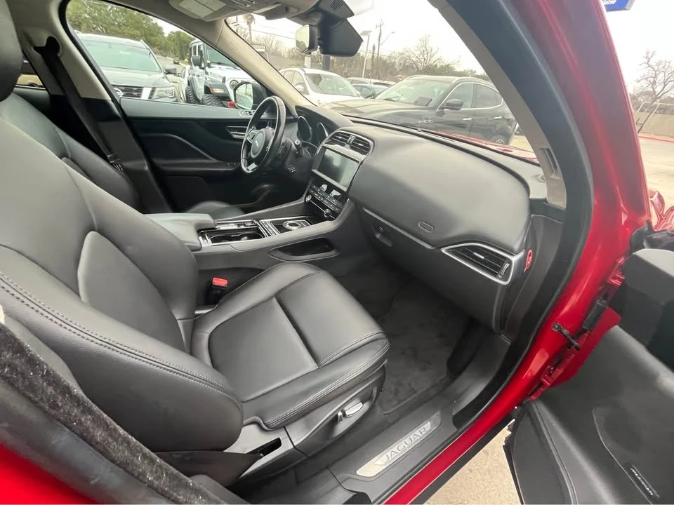 2019 Jaguar F-Pace - Image 6 of 17