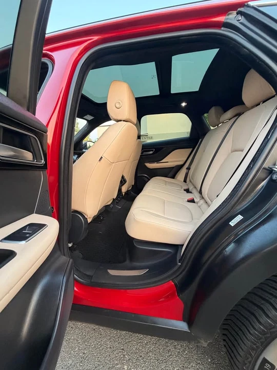 2019 Jaguar F-Pace - Image 11 of 18