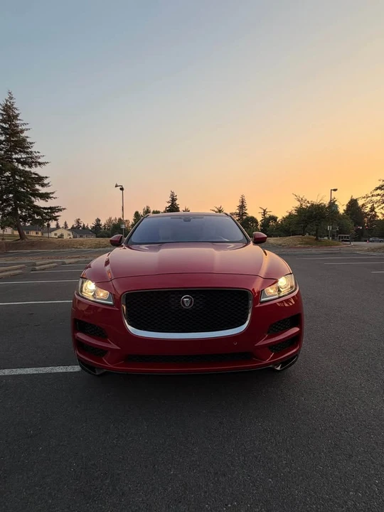 2019 Jaguar F-Pace - Image 2 of 18