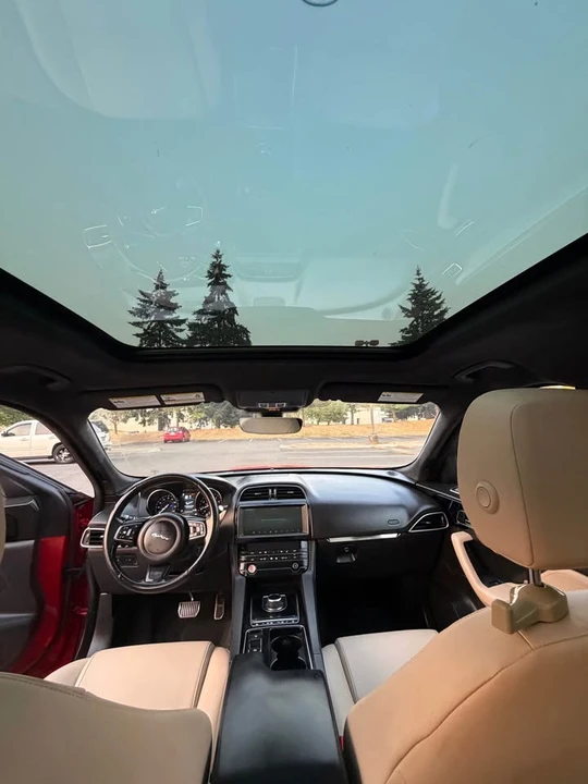 2019 Jaguar F-Pace - Image 13 of 17