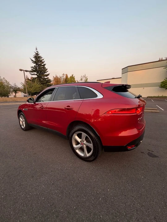 2019 Jaguar F-Pace - Image 10 of 17