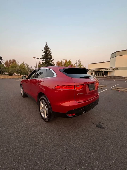 2019 Jaguar F-Pace - Image 7 of 17